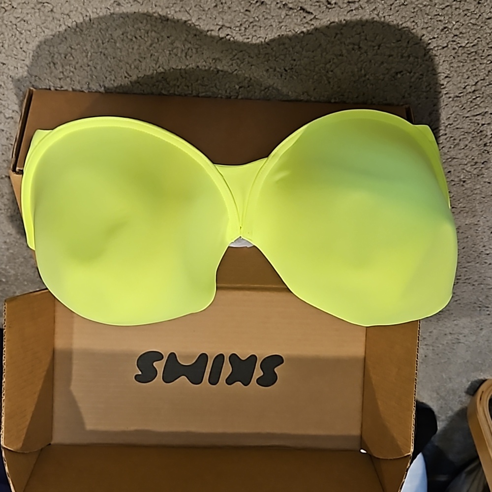 Skims Everybody t-shirt bra